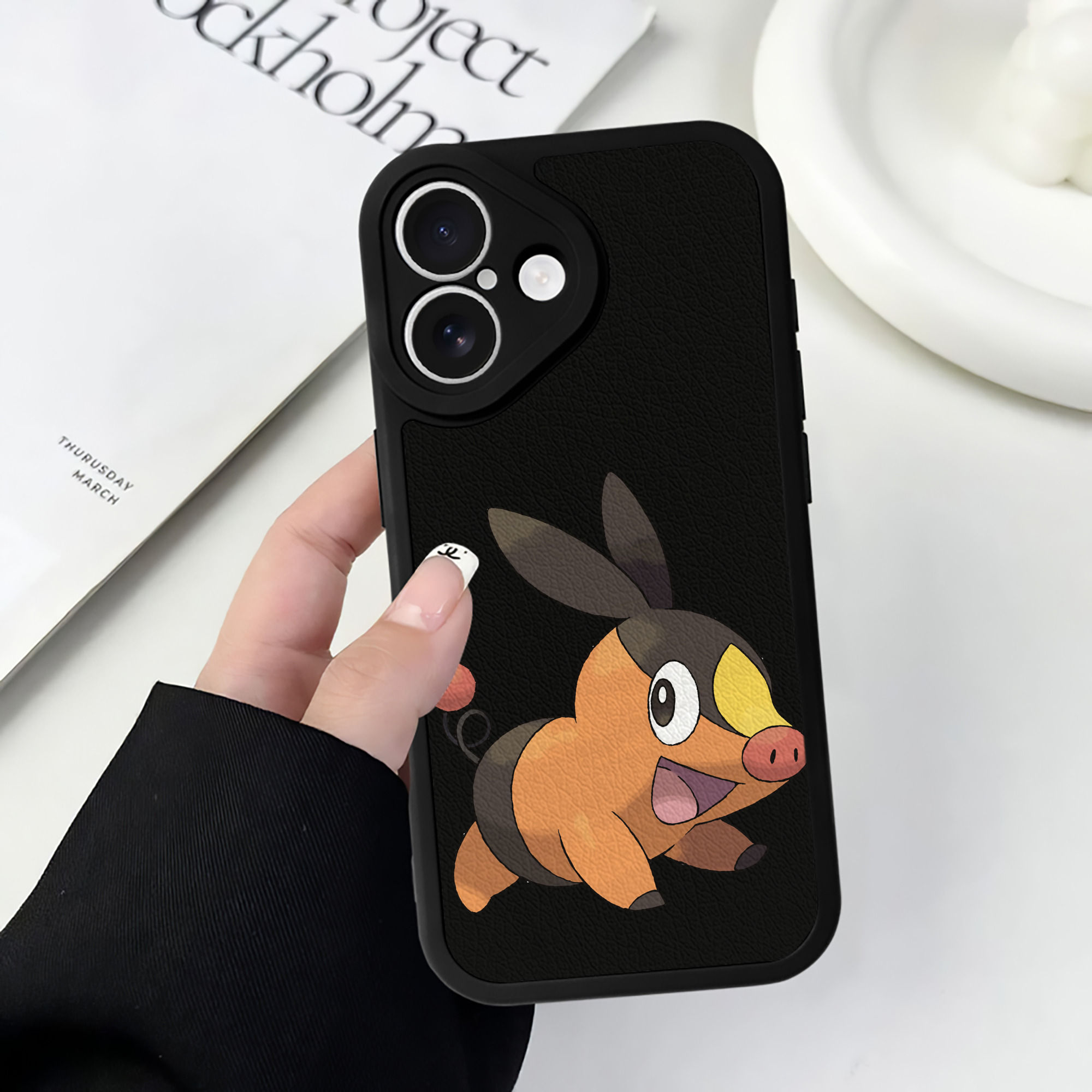 （画像用） ポケットモンスター Pokémon 【iPhone 16シリーズ対応】シリコンスマホケース（レザー調） 材質：シリコン